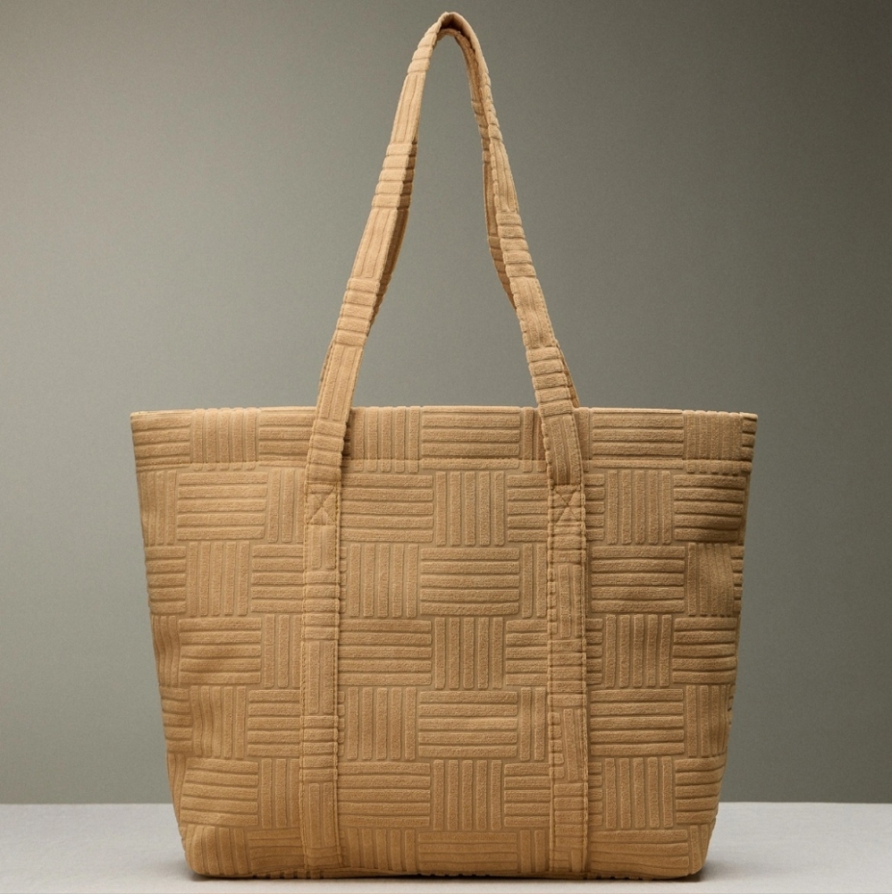 #760 Quilted Tote Bag (Woven Texture) w/Luxe Terry Fabric Travel Pouch -Medium - Picture 2 of 7